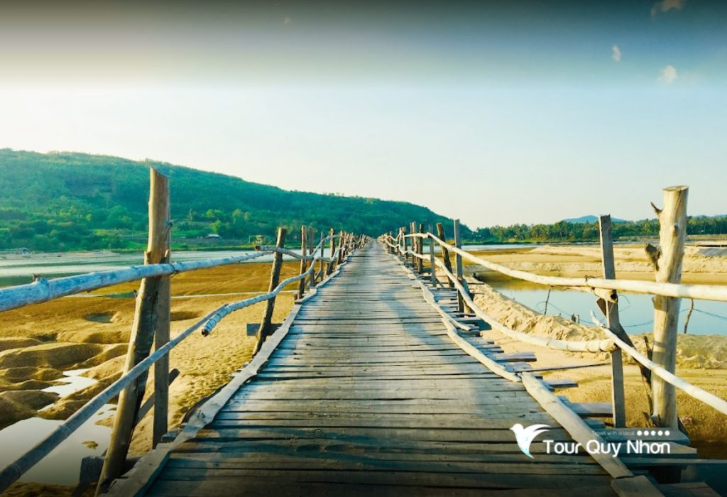 Lung linh cầu gỗ Ông Cọp, Tuy An, Phú Yên