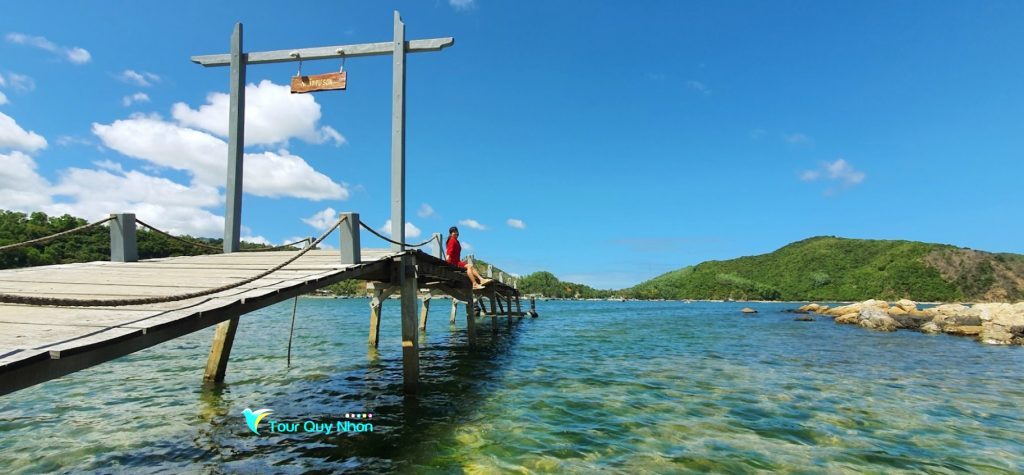 Cầu gỗ đảo Nhất Tự Sơn